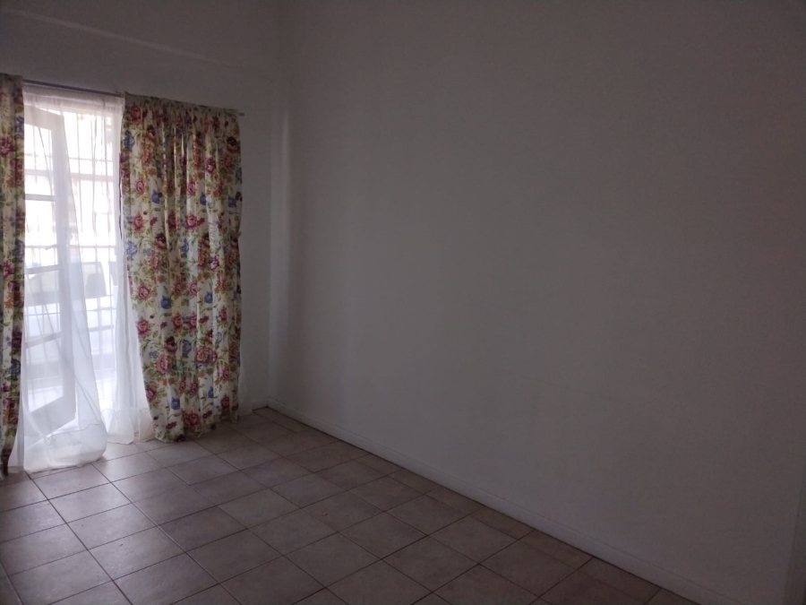 To Let 1 Bedroom Property for Rent in Goodwood Estate Western Cape